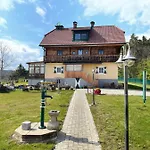Uriges Mit Blick Auf Apartment