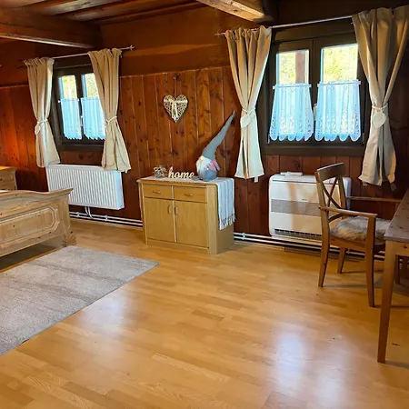 شقة Uriges Mit Blick Auf