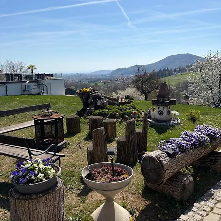 Apartment Uriges Mit Blick Auf Graz